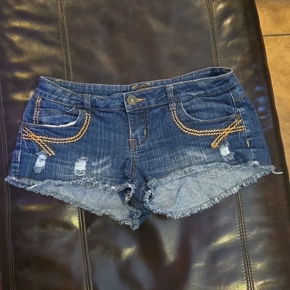 Almost Famous jeans shorts - Picture 1 of 6